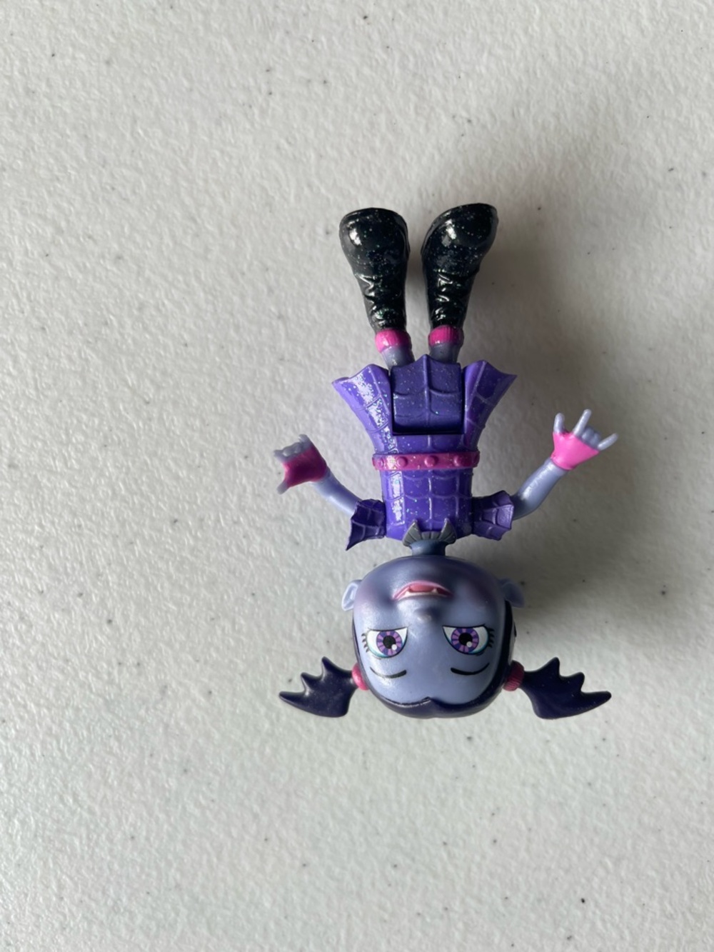 Disney Junior Vampirina Vee Hauntley 3.5" Action Figure love sign glitter dress - Picture 6 of 6